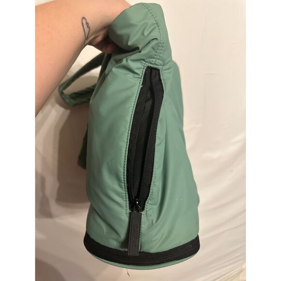 CALPAK Luka Expandable Laptop Tote - Picture 1 of 4